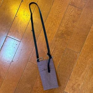 Baggu phone sling, brown